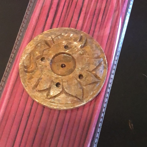 Love Apple Cinnamon Incense Sticks with Holder New in Package - Picture 2 of 5